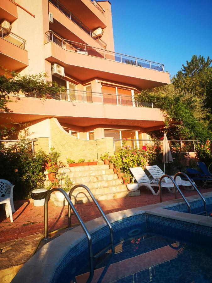 Complex Karia III Apartment Kavarna Bagian luar foto