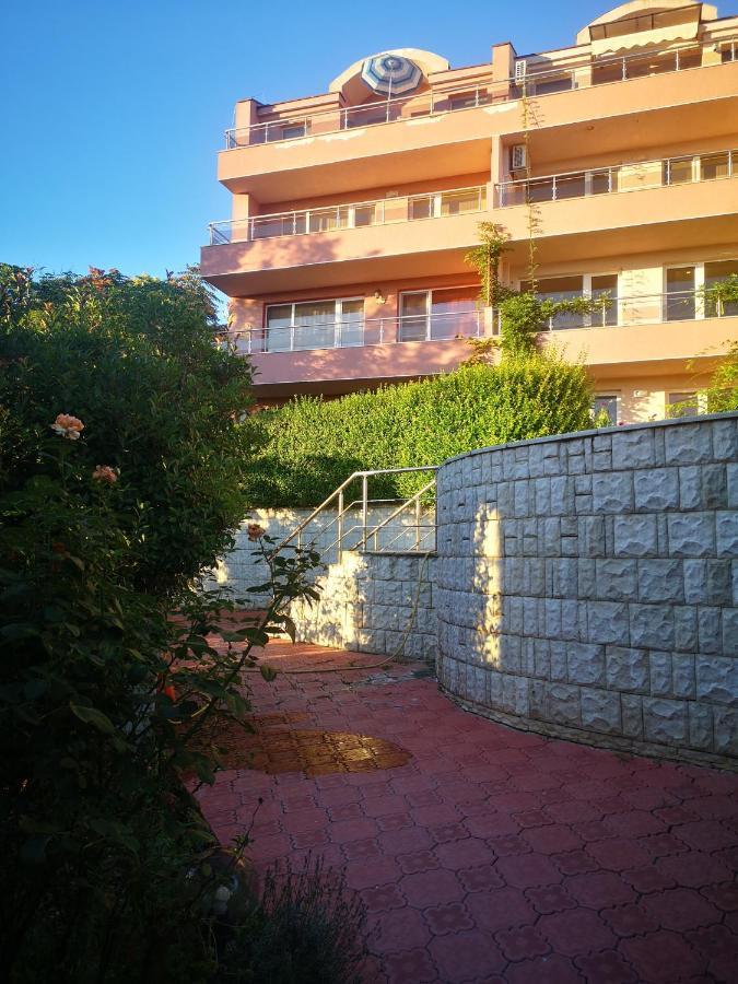 Complex Karia III Apartment Kavarna Bagian luar foto