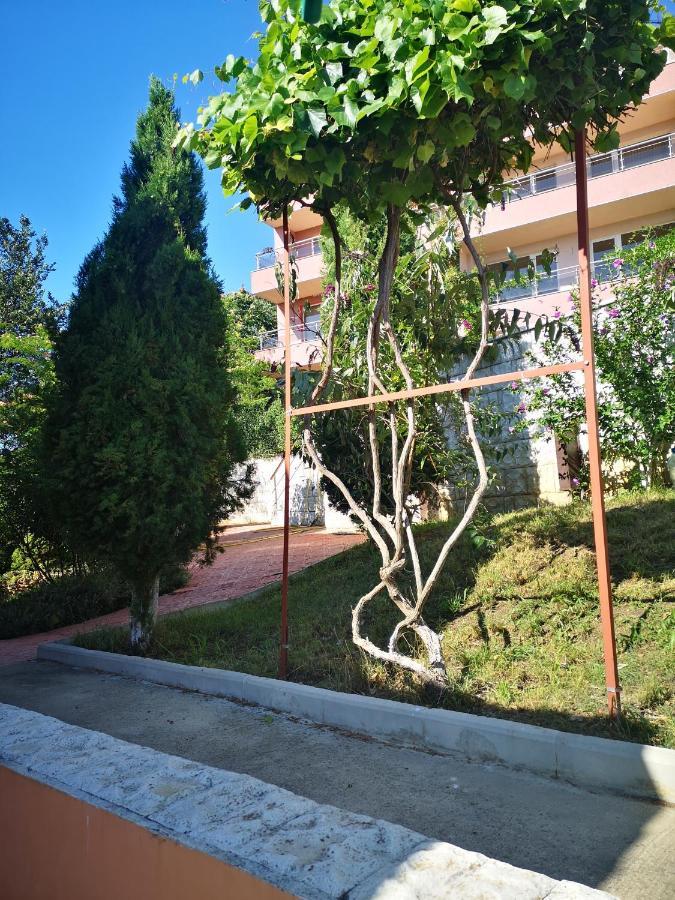 Complex Karia III Apartment Kavarna Bagian luar foto