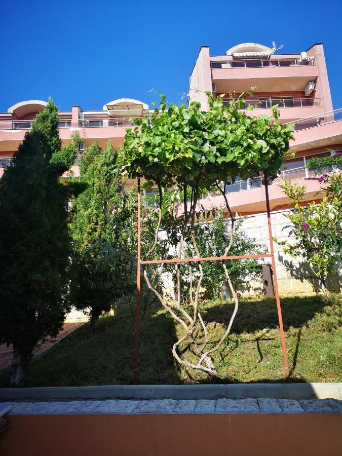 Complex Karia III Apartment Kavarna Bagian luar foto