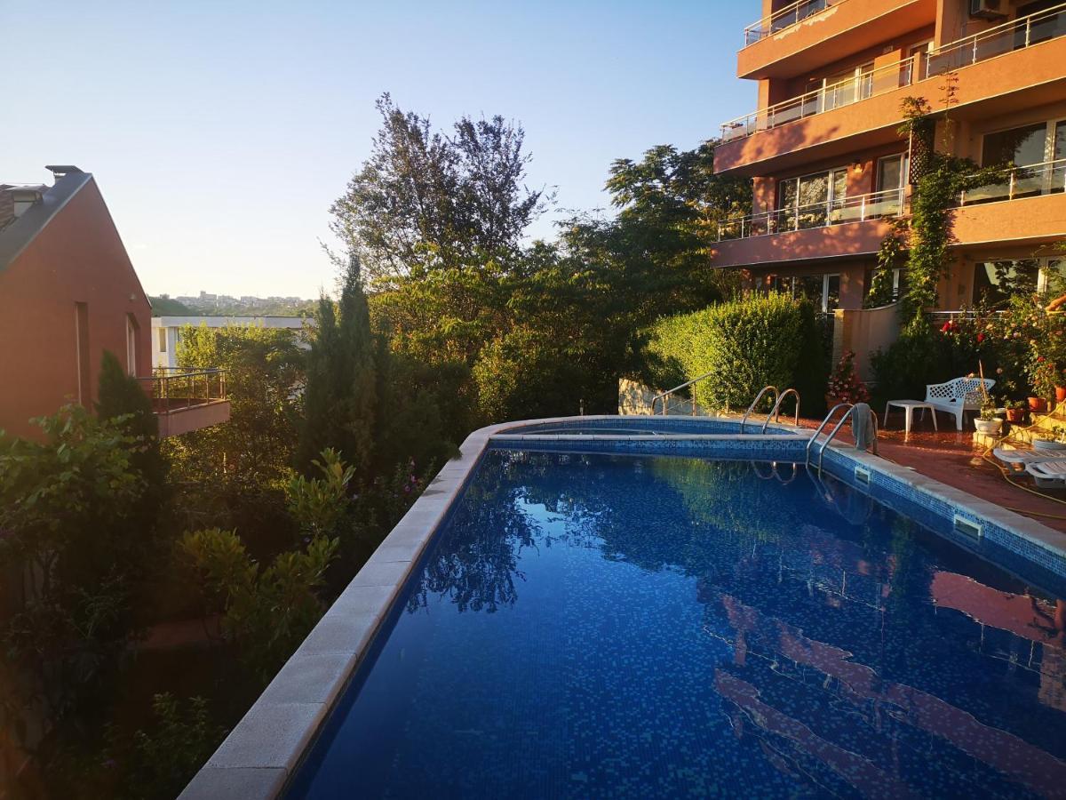 Complex Karia III Apartment Kavarna Bagian luar foto