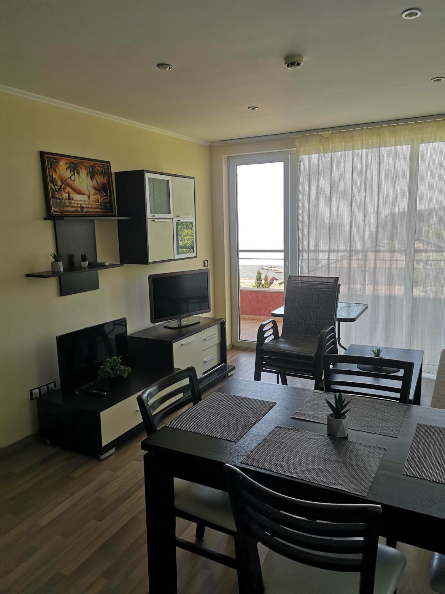 Complex Karia III Apartment Kavarna Bagian luar foto