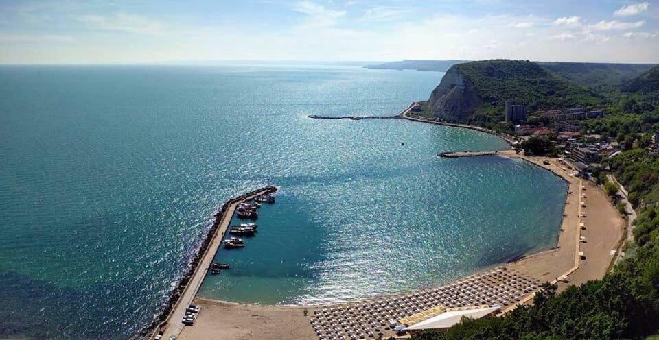 Complex Karia III Apartment Kavarna Bagian luar foto