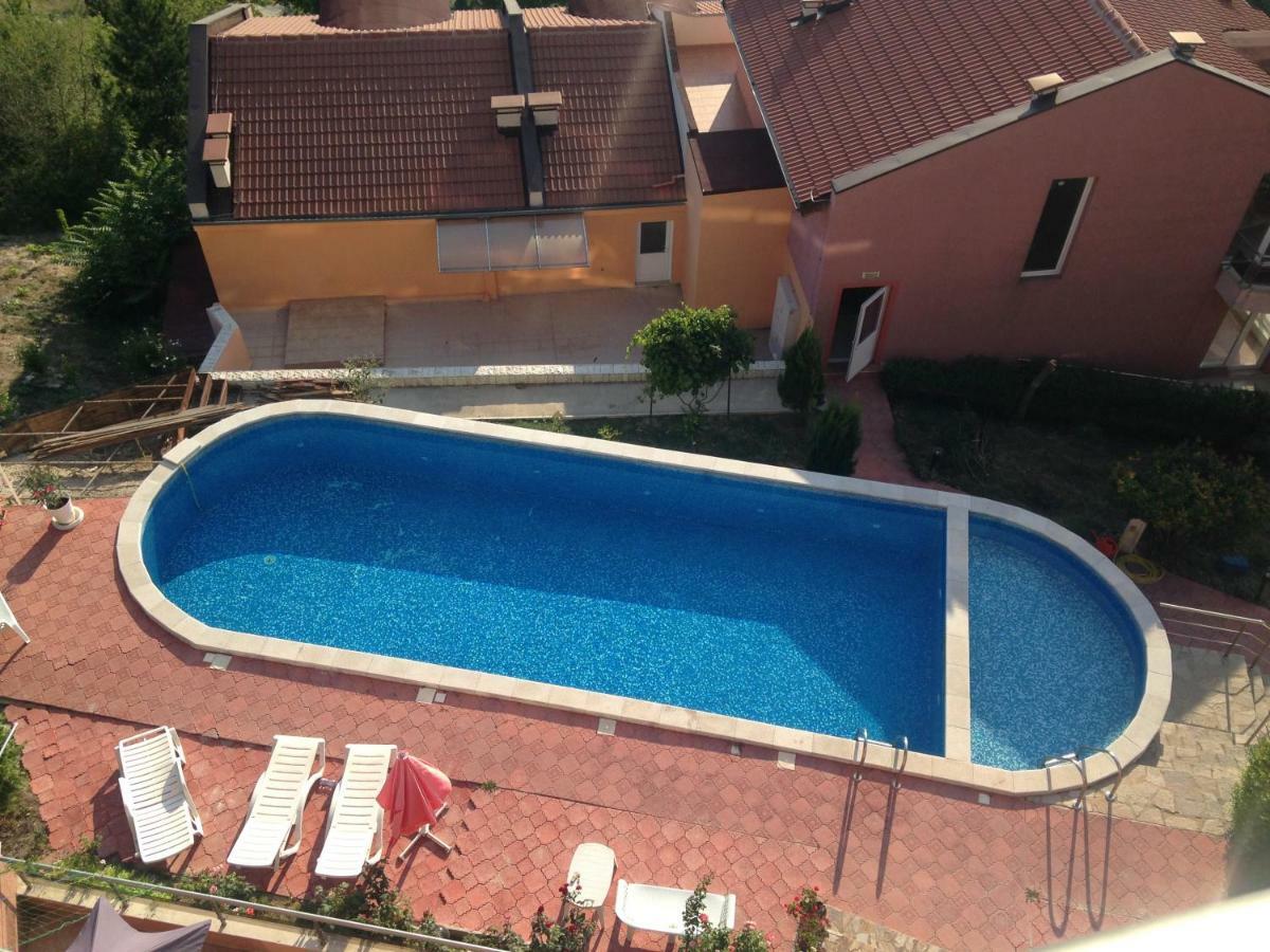 Complex Karia III Apartment Kavarna Bagian luar foto