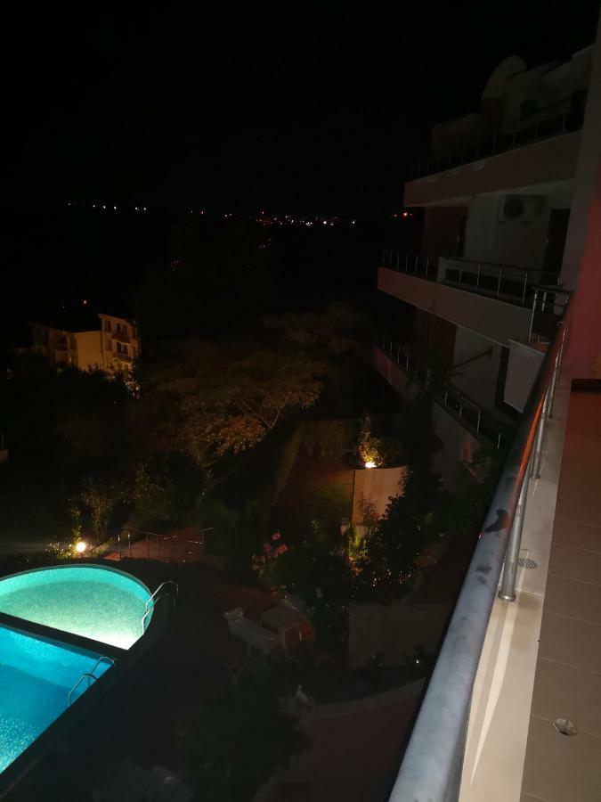 Complex Karia III Apartment Kavarna Bagian luar foto