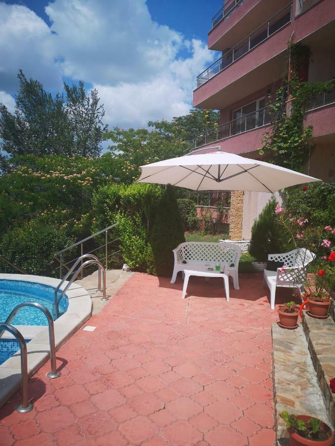 Complex Karia III Apartment Kavarna Bagian luar foto